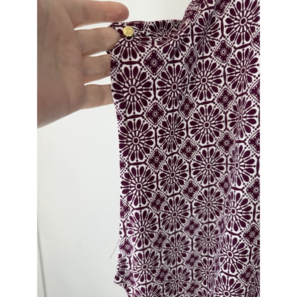 NWT Liz Claiborne Maroon/hite Geometric Patterned Top W Capped Sleeves Size 1X - Picture 3 of 5
